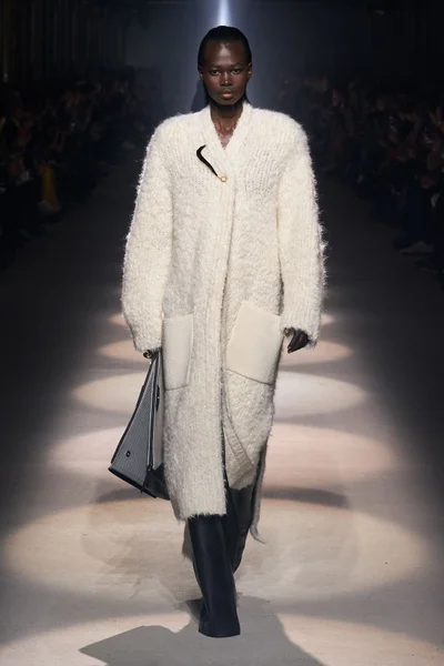 Look 24